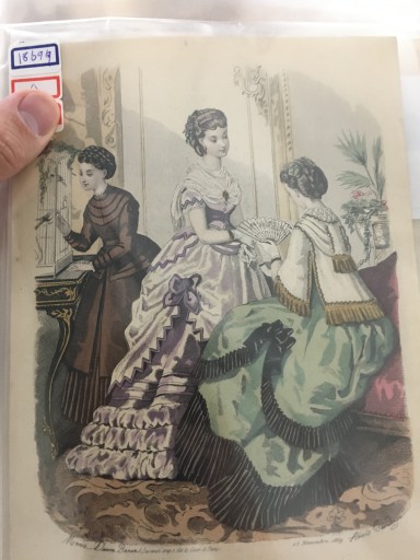 【手付彩色】（1869年）ファッションプレート：Magasin des demoiselles - フネートル・KY