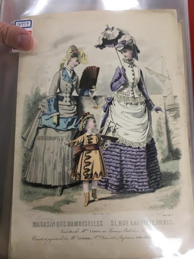 【手付彩色】（1873年）ファッションプレート：Magasin des demoiselles - フネートル・KY