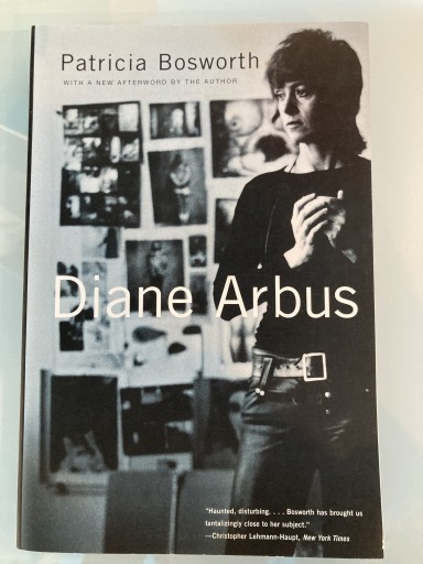 Diane Arbus: A Biography - ポーの館