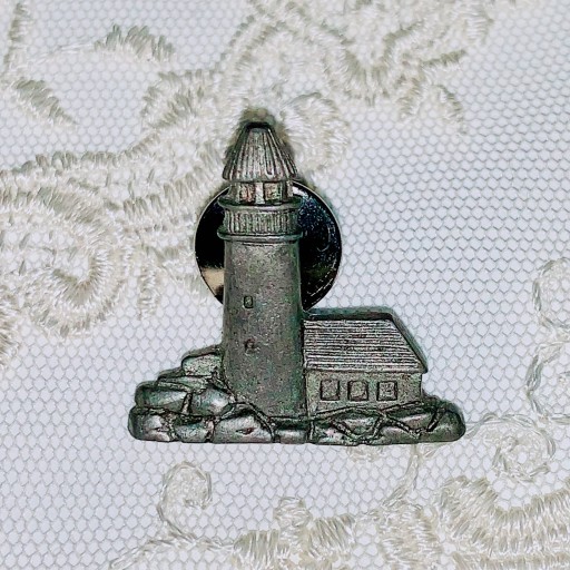 vintage lighthouse pins - Dans La Nuit - antique