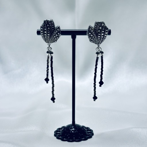 French vintage button pierces - Dans La Nuit - antique