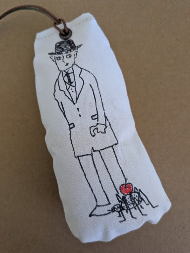 私のジニアス バッグチャーム＜カフカ＞ - エプルーブ ー本、版画、かたちのこころみ