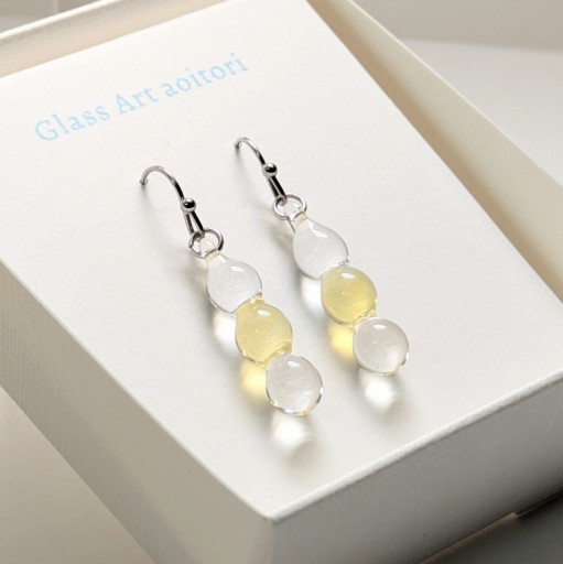 滴 〜時の色〜 パールイエロー サージカルピアス（銀色） - 青い鳥の物語