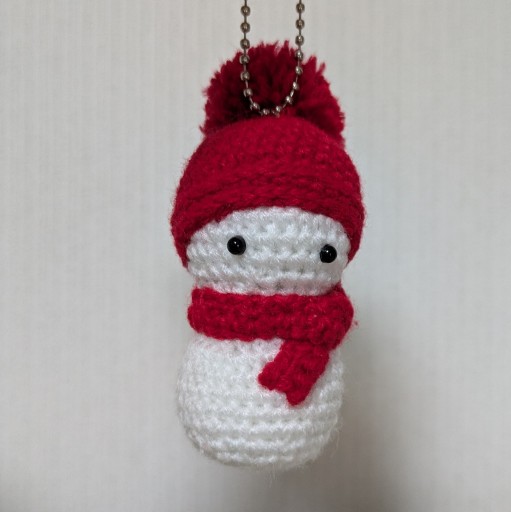 雪だるまのチャーム（赤） - 編みほん屋