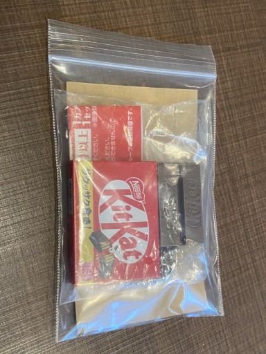 チョコっとキーホルダー【キットカット黒 オトナの味】 - こころば書房