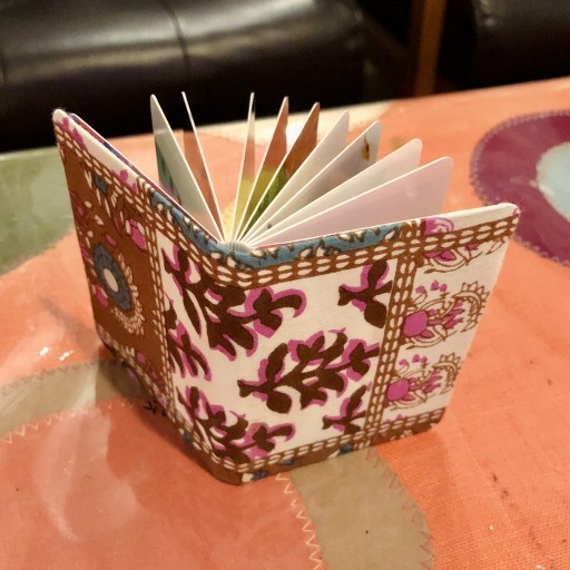 豆本 No.0017 - ベニーの本棚