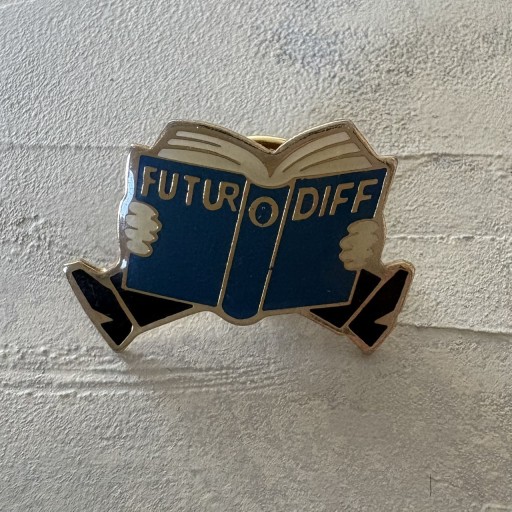 フランス｜ヴィンテージピンバッジ 本（FUTURODIFF） - filcôté｜小さな断片の本棚