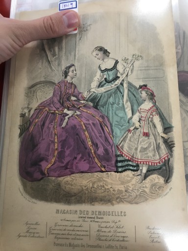 【手付彩色】（1861年）tファッションプレート：Magasin des demoisell