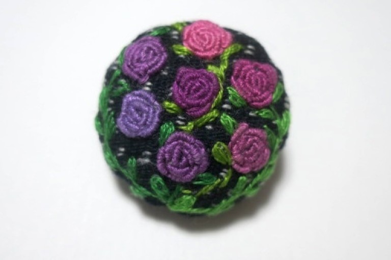 薔薇の刺繍ブローチ_2