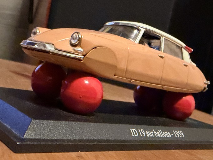 Atlas 1:43 Citroen ID19 sur ballons 1959