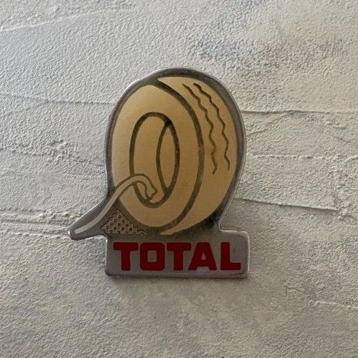 フランス｜ヴィンテージピンバッジ TOTAL（タイヤ）