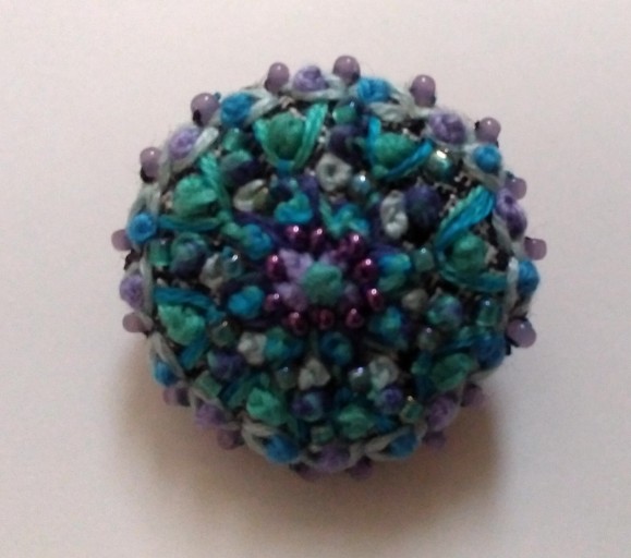 ビーズの刺繍ブローチ_02
