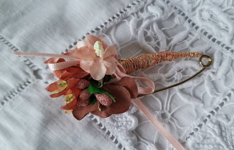 秋のお花のブローチ