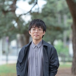 Less is More.  谷川嘉浩の本棚